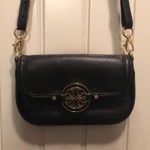 Tory Burch Bags - Tory Burch Amanda crossbody handbag Tory Burch Bags - Tory Burch Amanda crossbody handbag